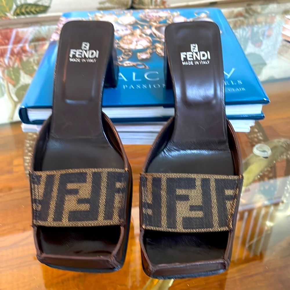 RARE Fendi - Picture 7 of 7